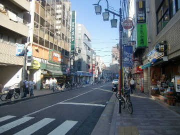 代々木八幡商店街 ニイチ